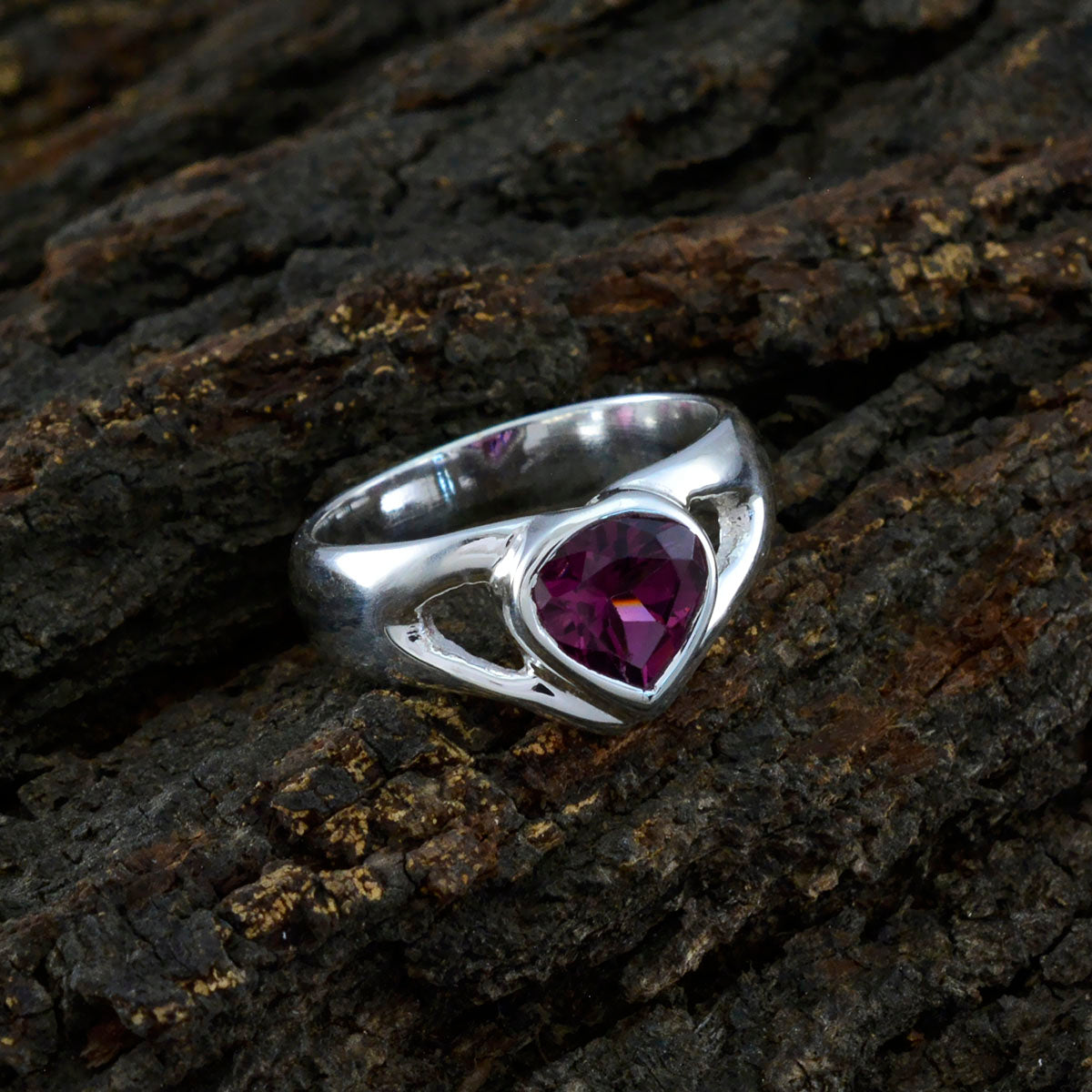 María Glamorous multicolor Solitaire Ring