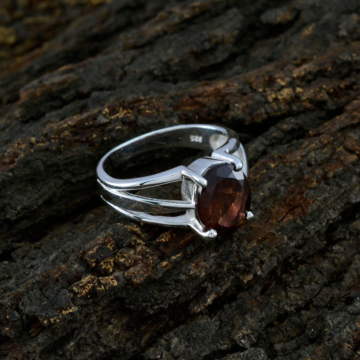 Laura Cultural multicolor Solitaire Ring