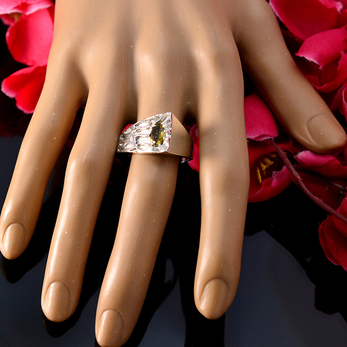 Nella Rope-Wire multicolor Solitaire Ring