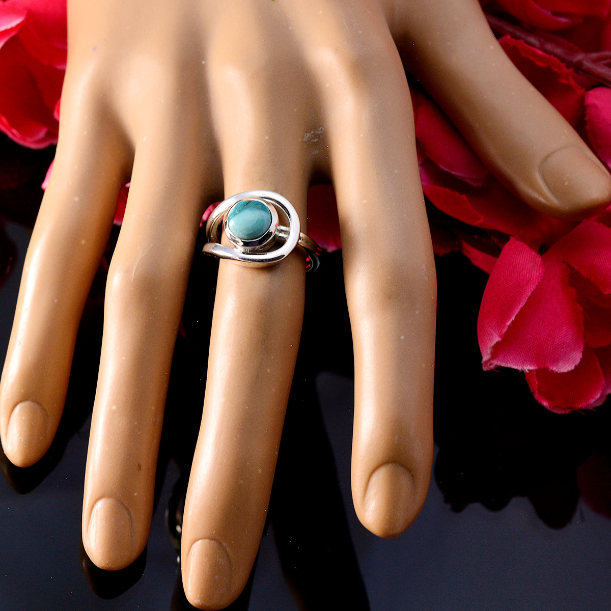 Noelia Sophisticated Turquoise Solitaire Ring
