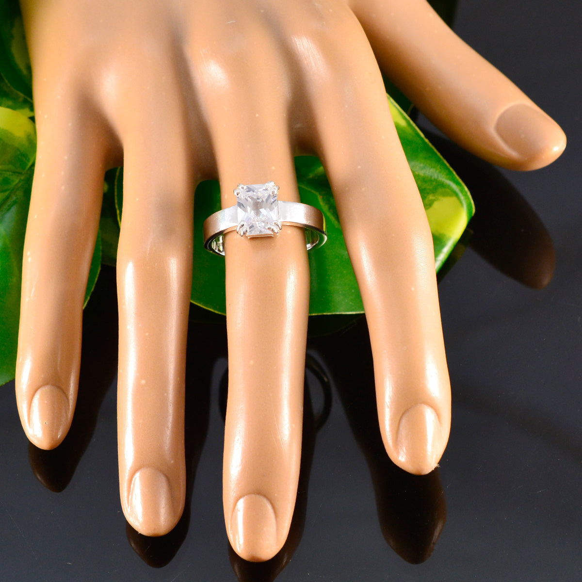 Victoria Trendy White Solitaire Ring