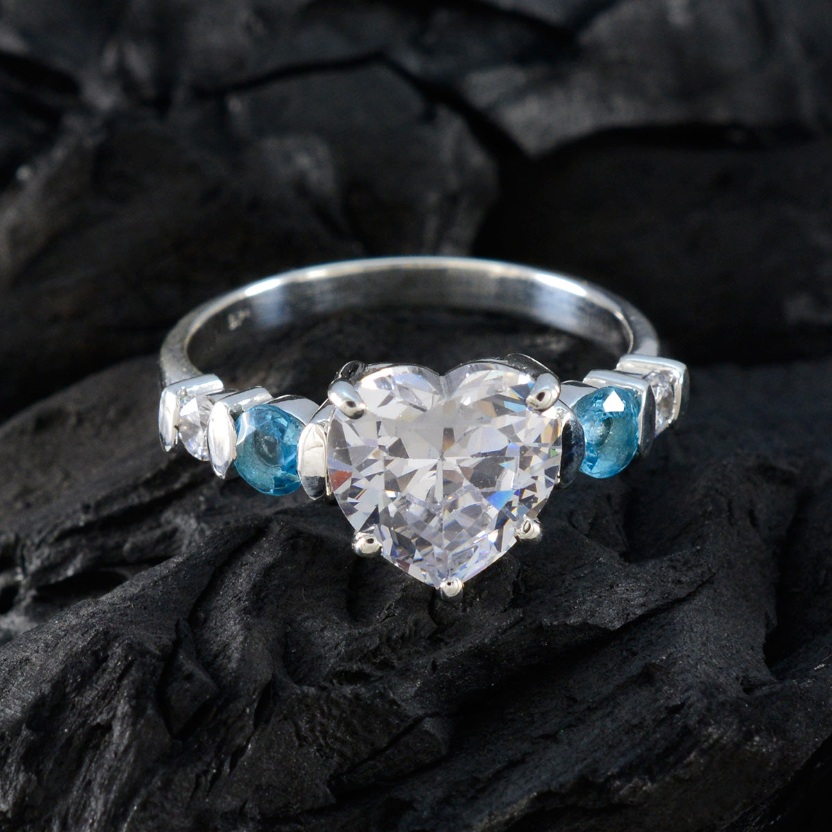 Nova Glamorous White Penta Ring