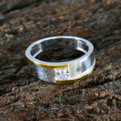 Lily Luxurious White Solitaire Band