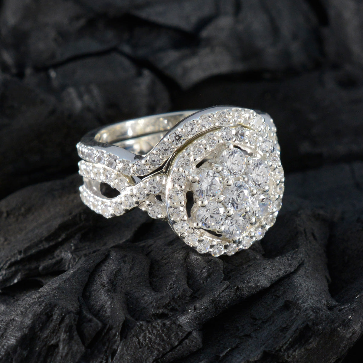 Violet Glamorous White Halo Ring