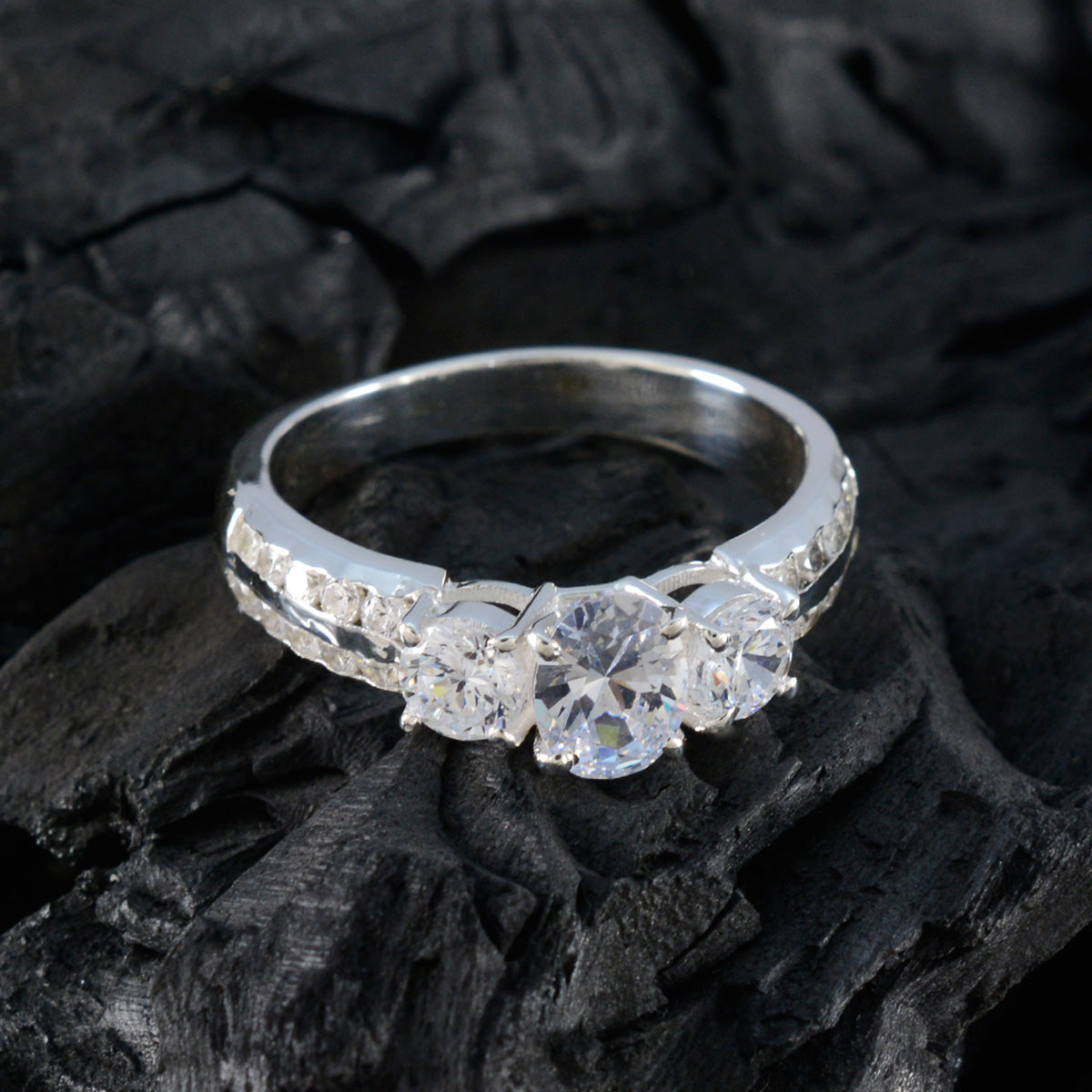 Gabriela Trendy White Halo Ring