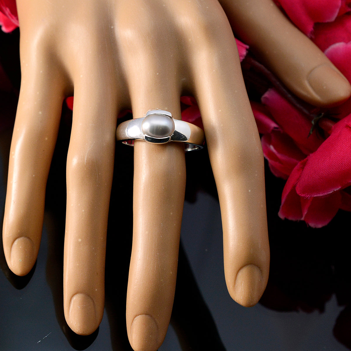 Yasmine propsel White Solitaire Ring