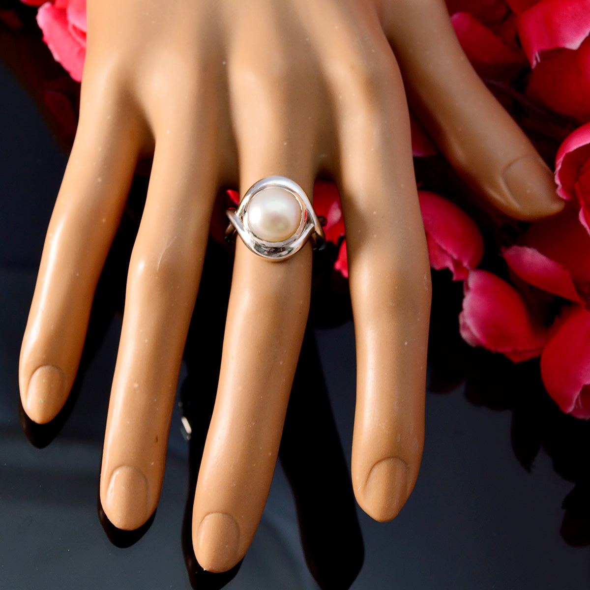Sofia Glamorous White Solitaire Ring