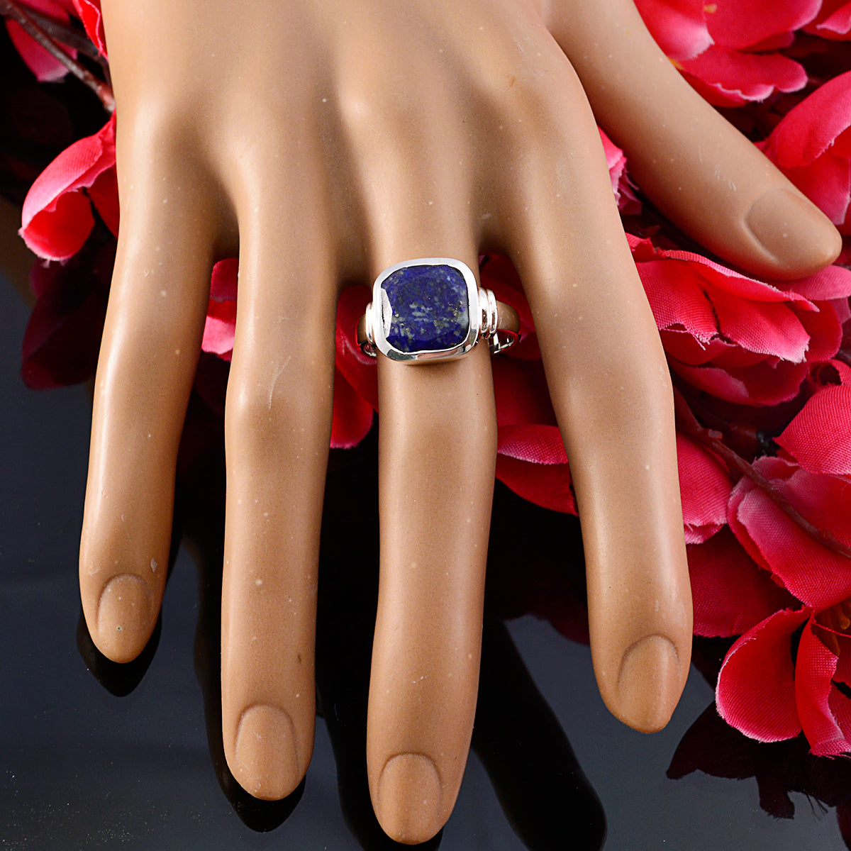 Fernanda Blue Solitaire Ring with Elegant Gemstone