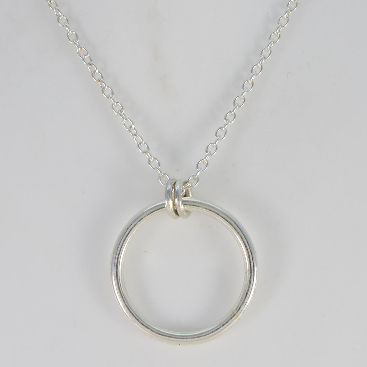 Yasmin Whisper-Thin Pendant Necklace Silver Circle