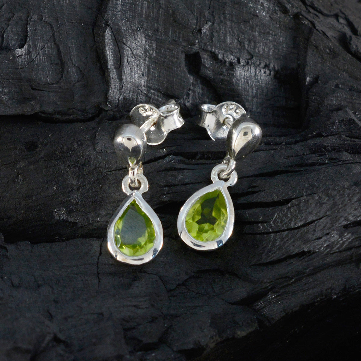 Ayaka Green Stud Earrings for Everyday Glam