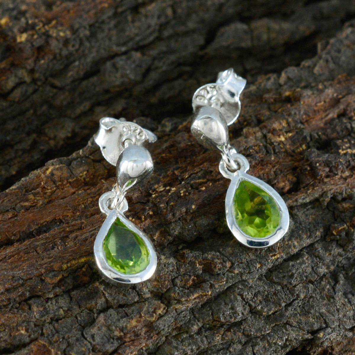 Ayaka Green Stud Earrings for Everyday Glam