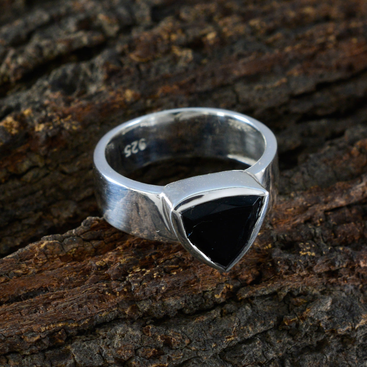 Zoey Black Solitaire Ring - Elegant Fashion Statement