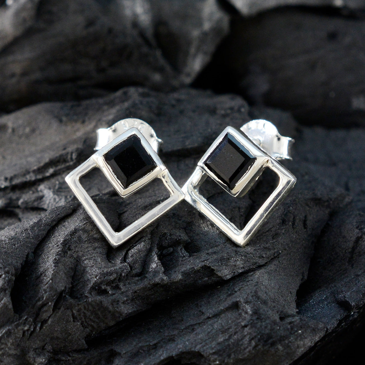 Yuna Black Solitaire Stud Earrings for Everyday Glam