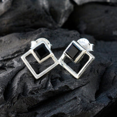 Yuna Black Solitaire Stud Earrings for Everyday Glam