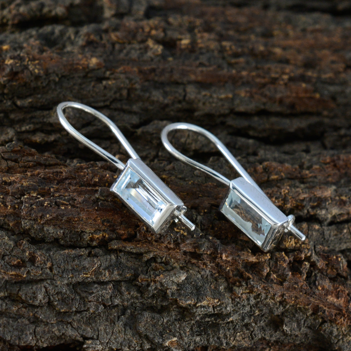 Yan Blue Solitaire Dangle Earrings for Every Occasion