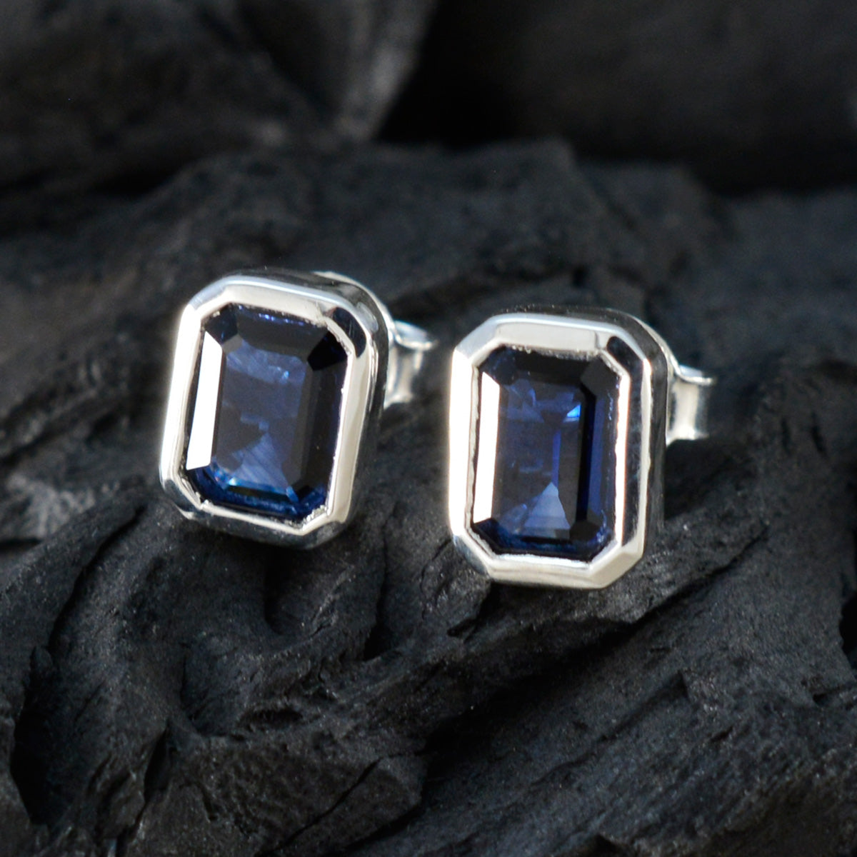Milagros Blue Solitaire Stud Earrings for Every Occasion