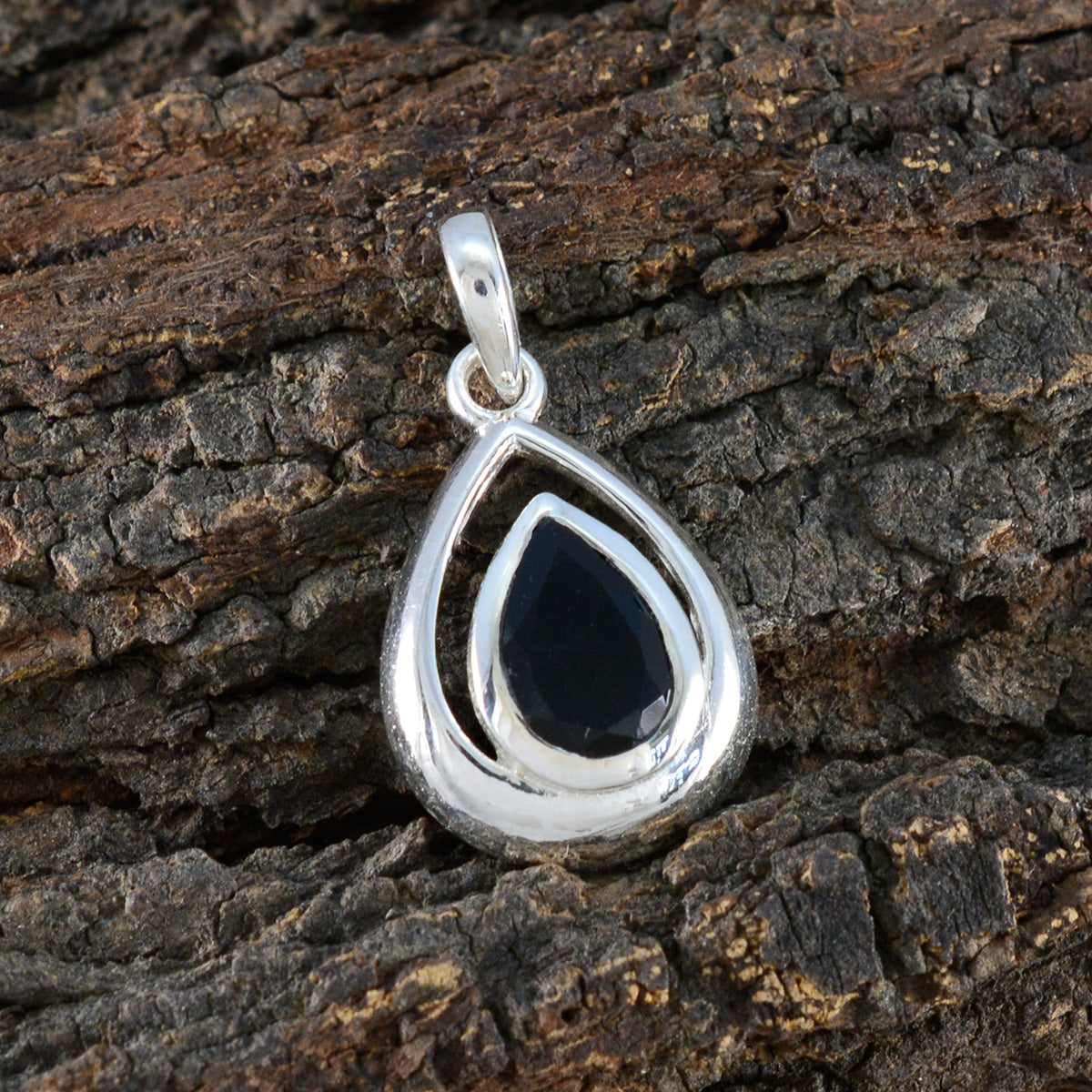 Mariana Delicate Black Jewelry Pendant for Everyday Glam