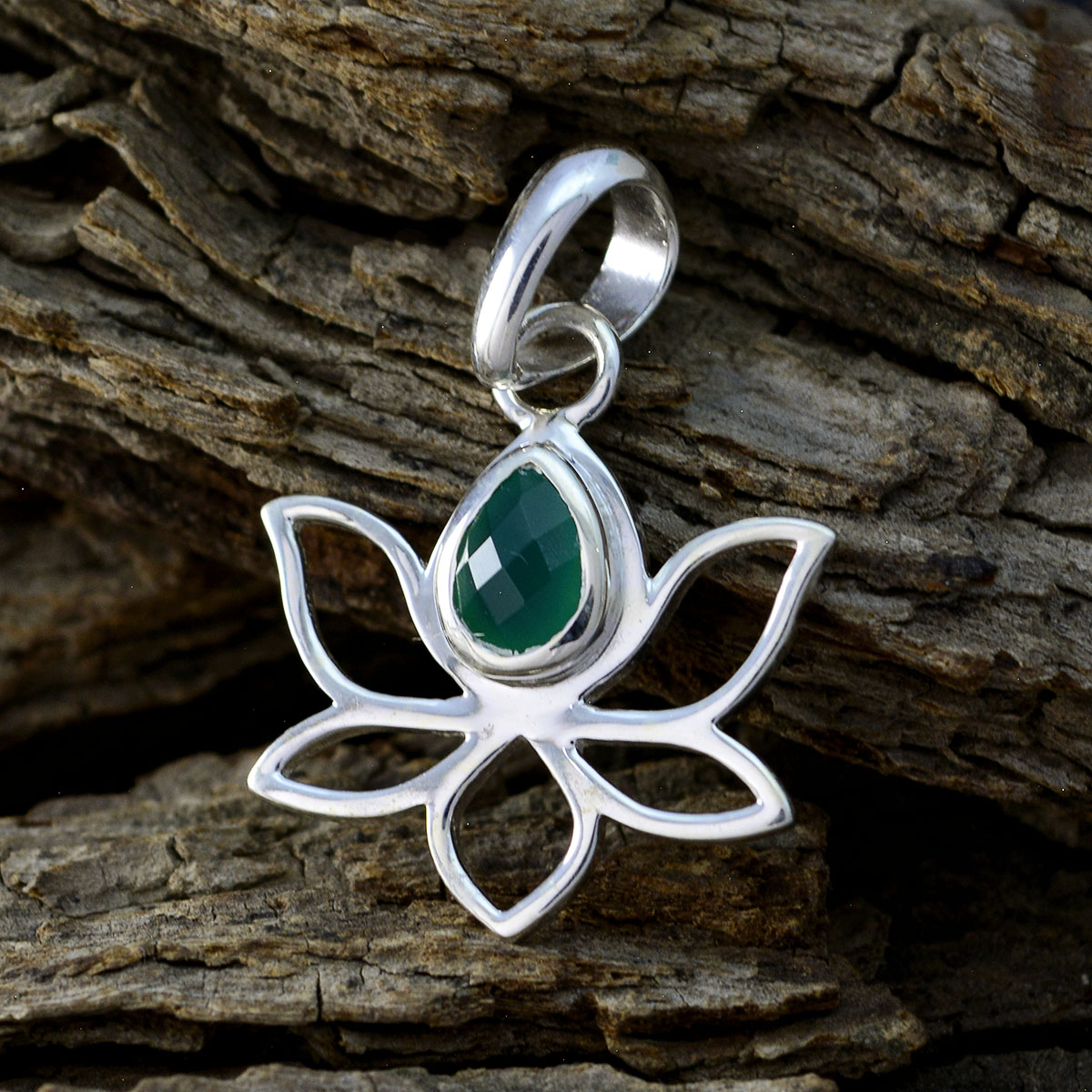 Ji-eun Green Rope-Wire Pendant with Lotus Design