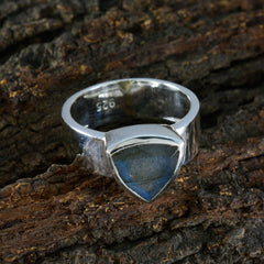 Zoe Grey Solitaire Band Ring with Unique Design