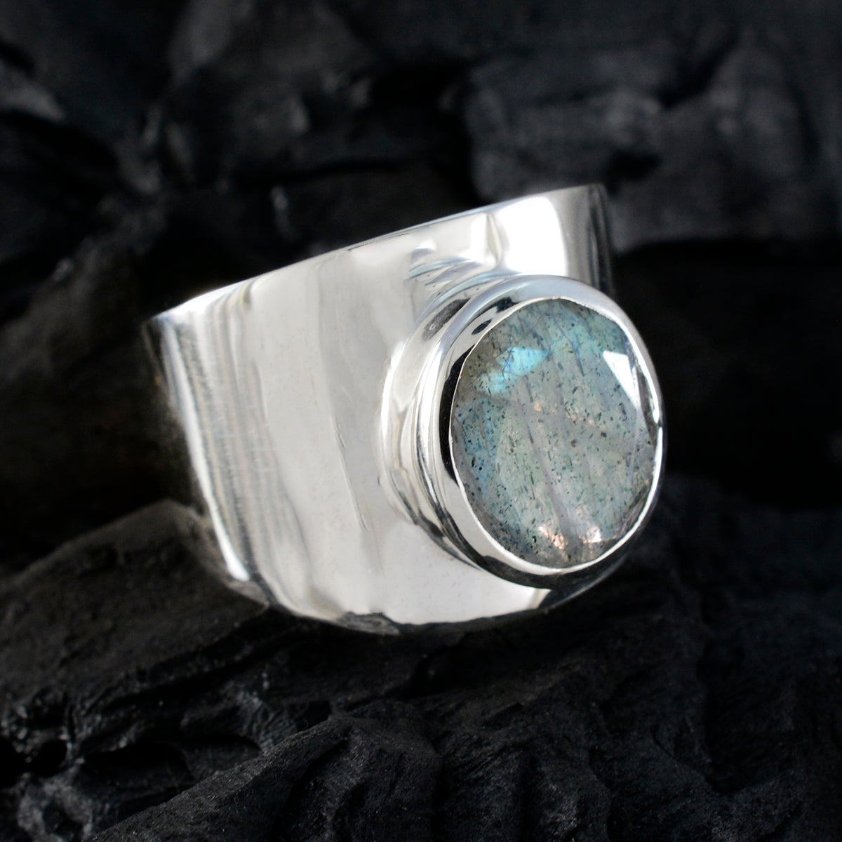 Araya grey solitaire ring for women with a wide silver band and oval gemstone