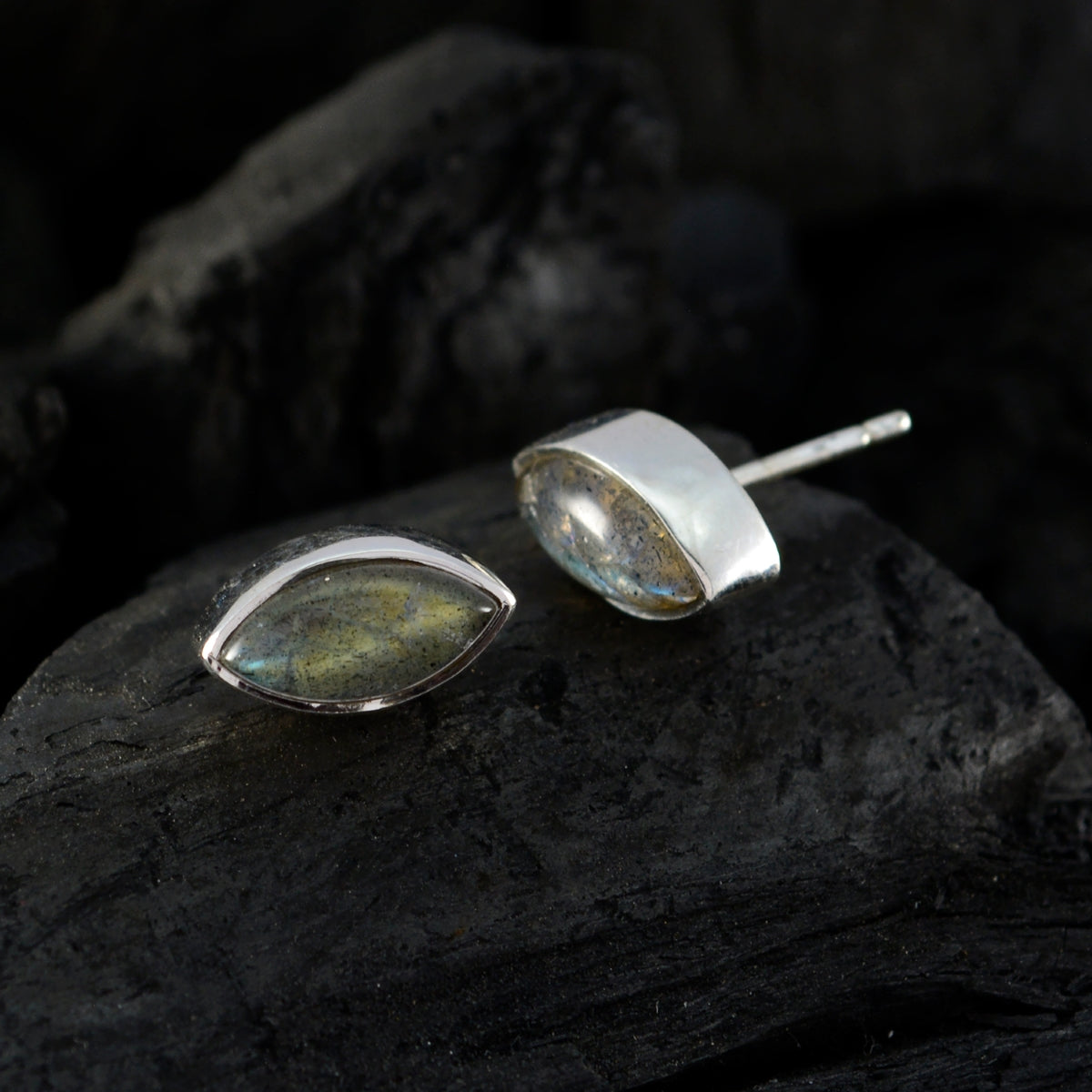 Li Lee Grey Solitaire Stud Earrings for Everyday Elegance
