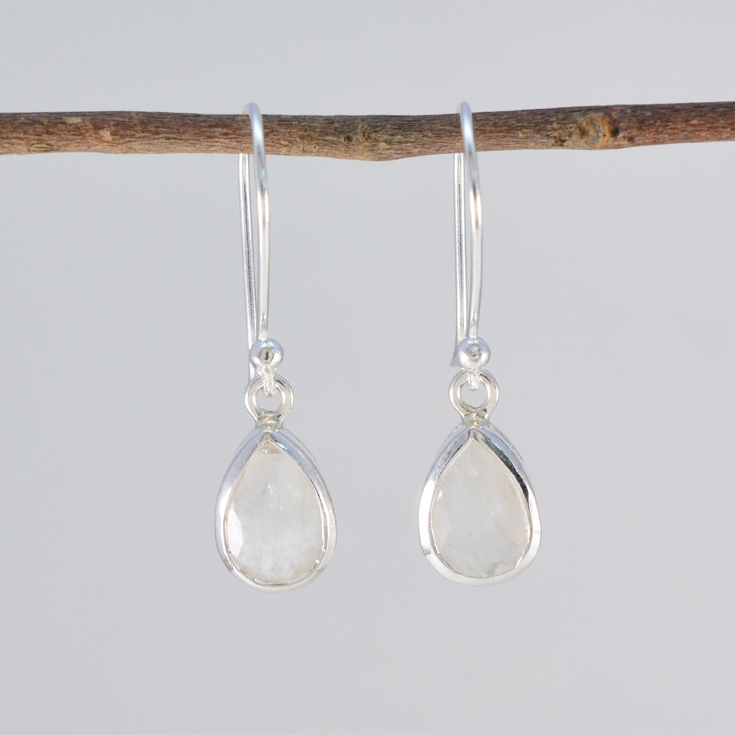 Hana White Solitaire Earrings for Elegant Style