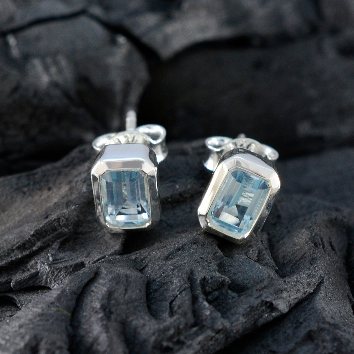 Lourdes Blue Earrings with Elegant Gemstone Design