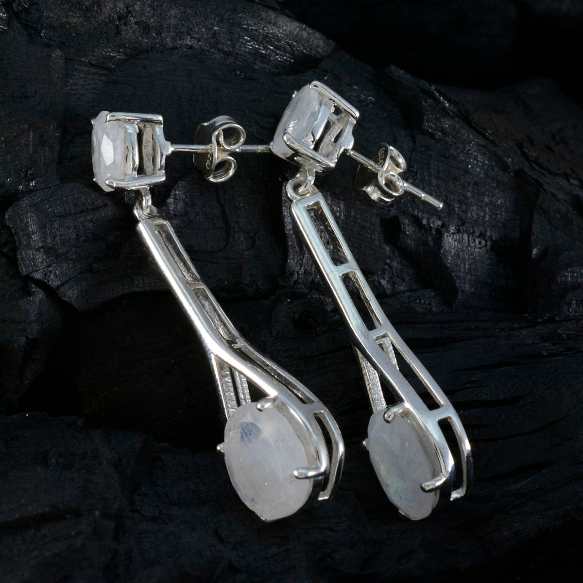 Mei White Minimal Earrings for Elegant Style