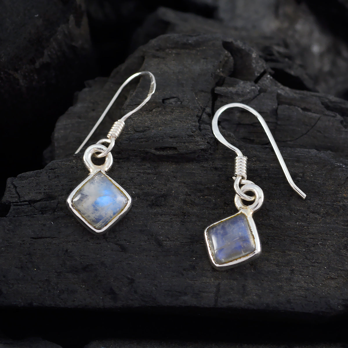 Min-seo Minimalist White Dangle Earrings for Everyday Wear