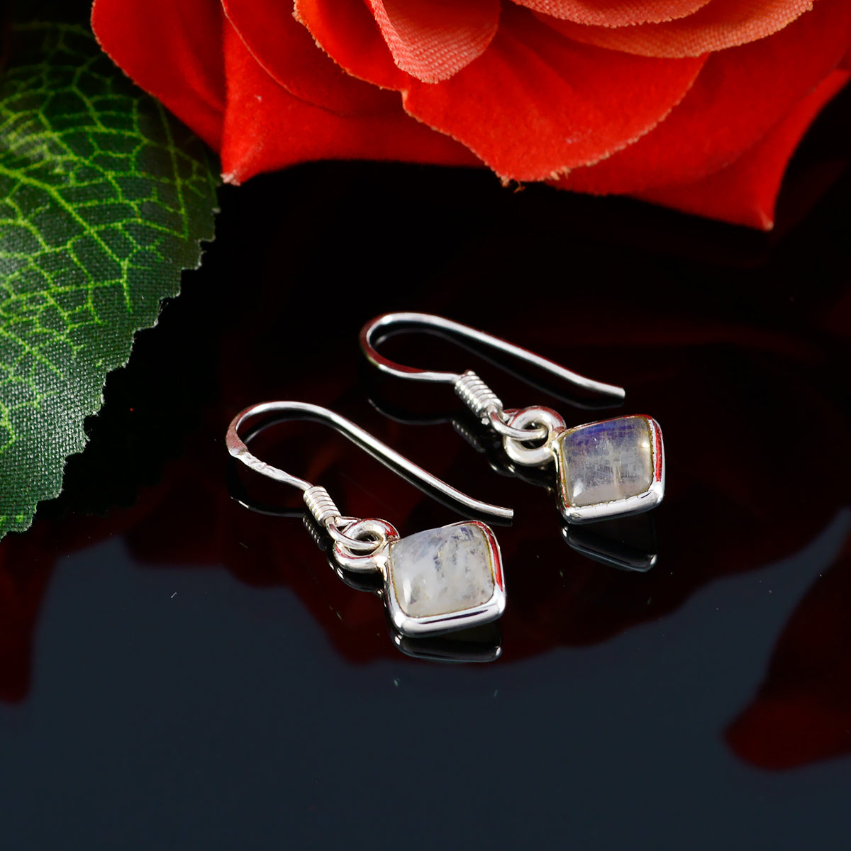 Min-seo Minimalist White Dangle Earrings for Everyday Wear