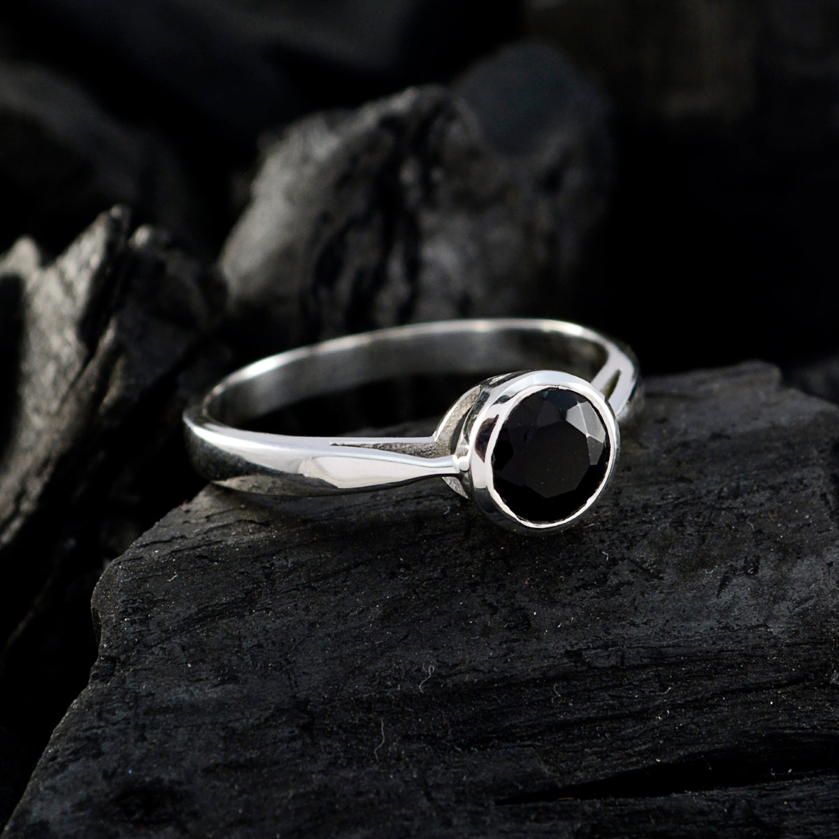 Nari Modern Black Solitaire Ring in Sterling Silver