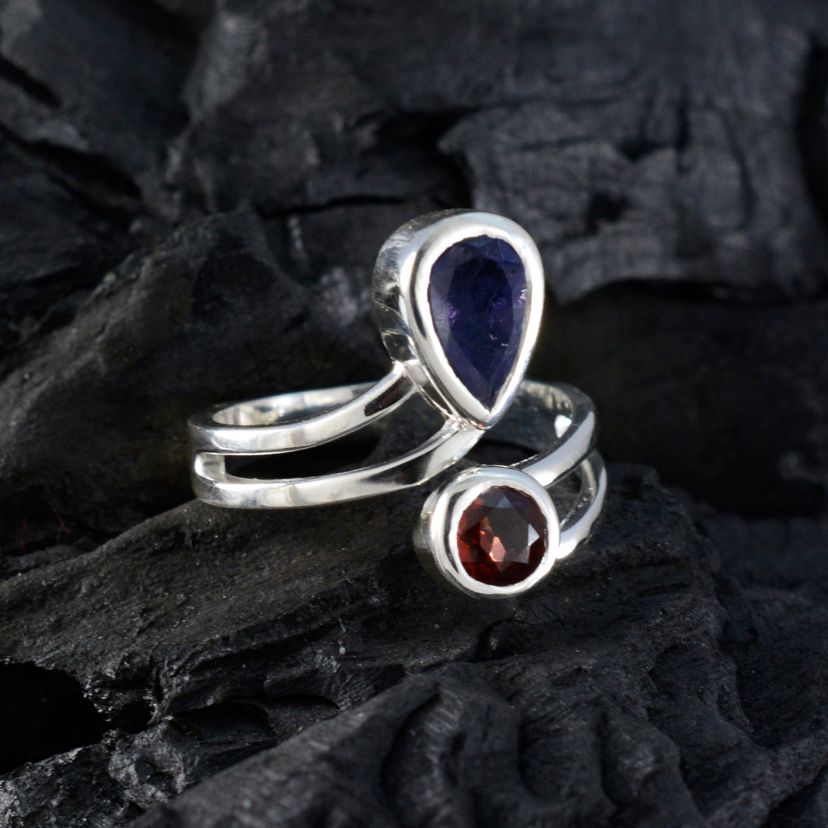 Silver multicolor Toi et Moi ring featuring a purple and red gemstone in a stylish design