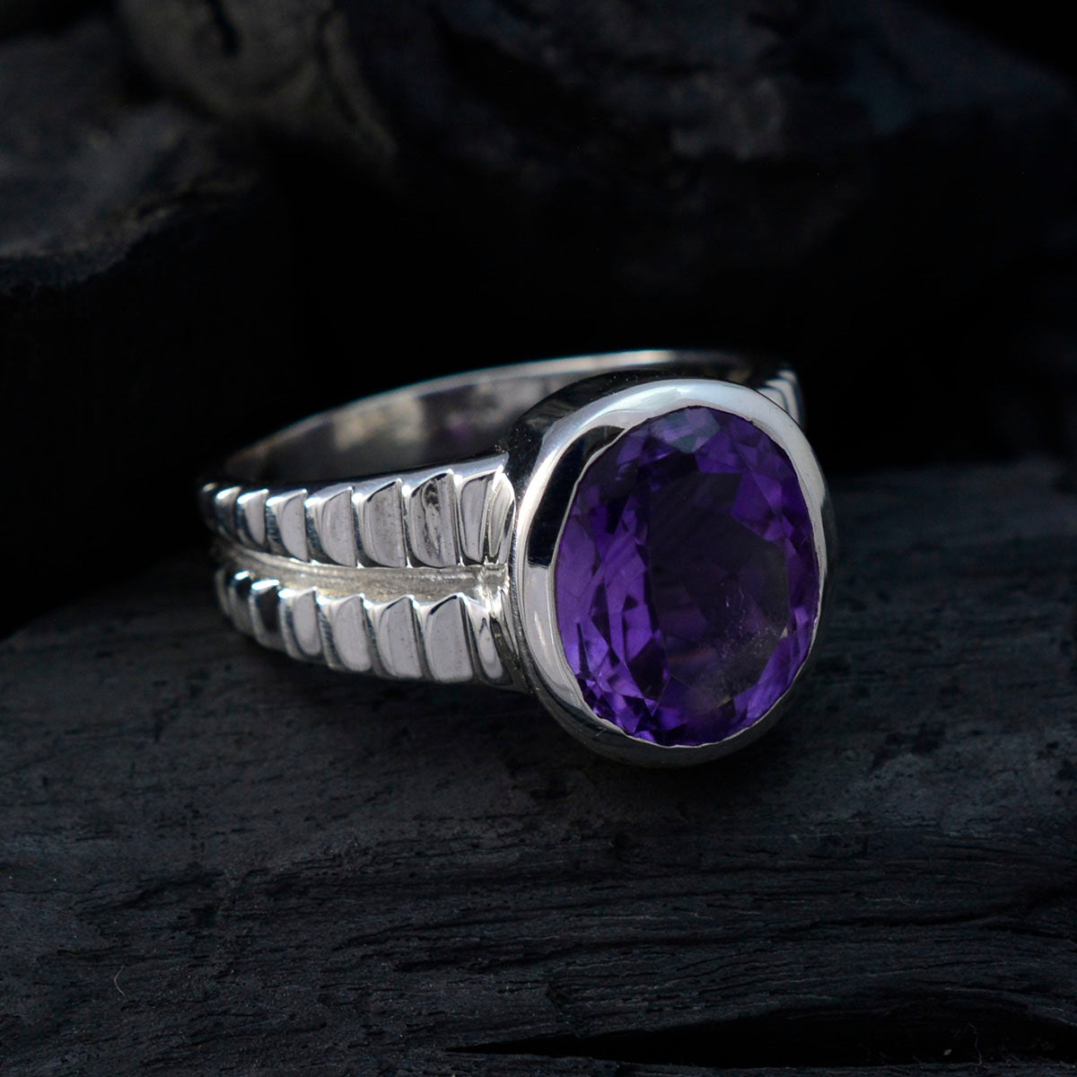Lily Purple Solitaire Ring for Everyday Glam