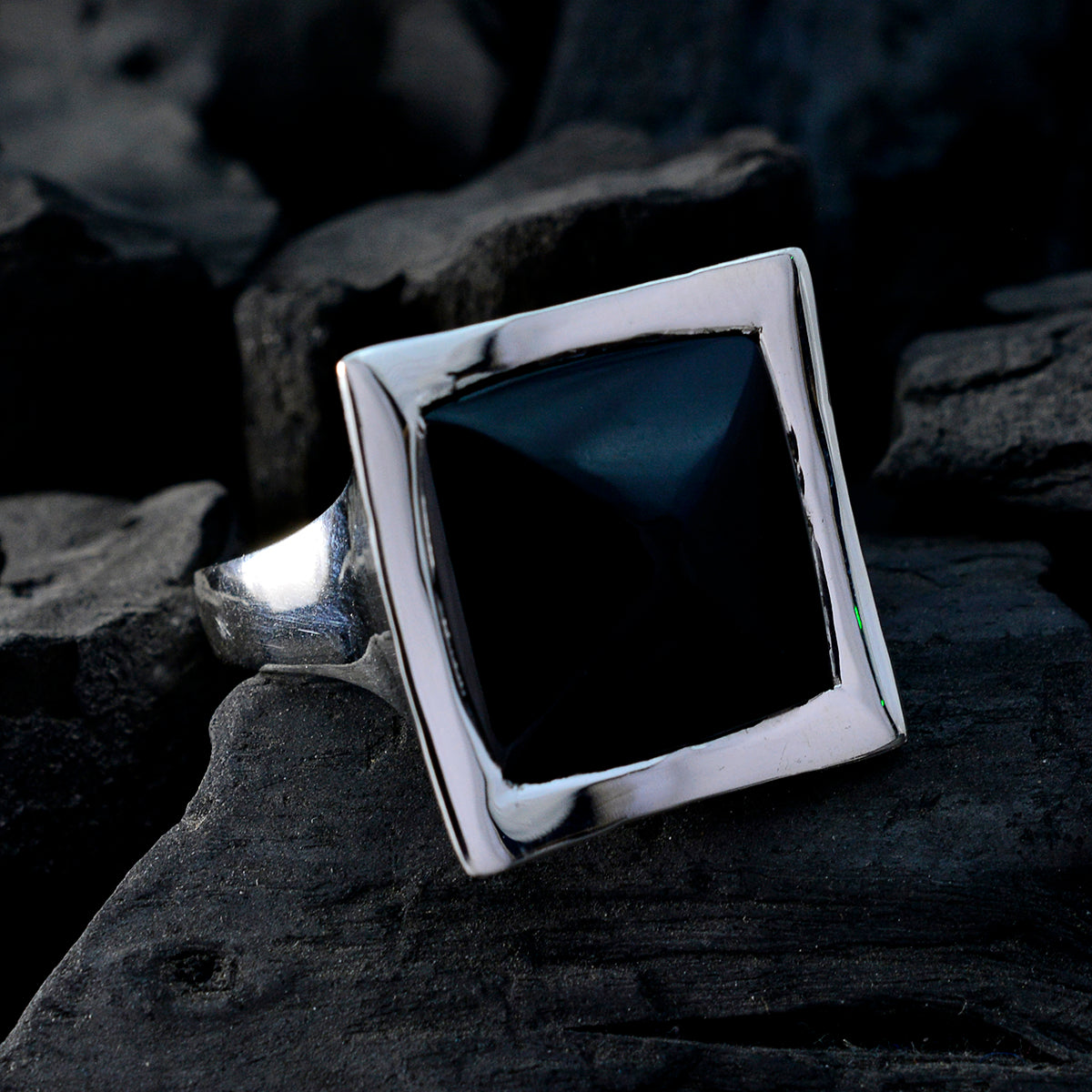 Maria Retro Black Solitaire Ring with Bold Design