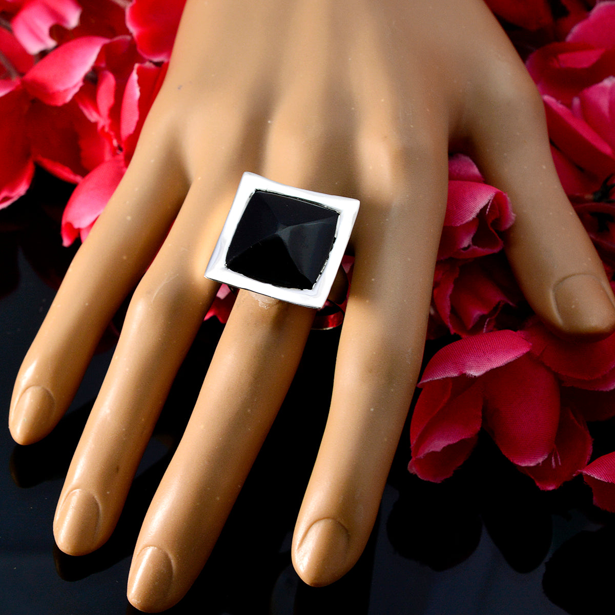 Maria Retro Black Solitaire Ring with Bold Design