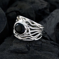 Saanvi Black Solitaire Fashion Ring with Silver Design