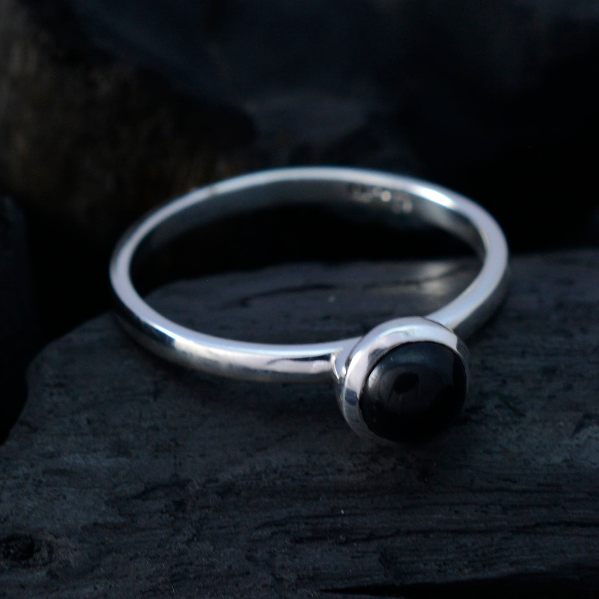 Hana Luxurious Black Solitaire Ring