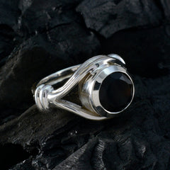 Saanvi Romantic Black Solitaire Ring