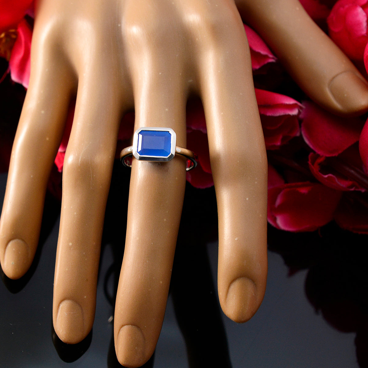 Laura Luxurious Blue Solitaire Ring