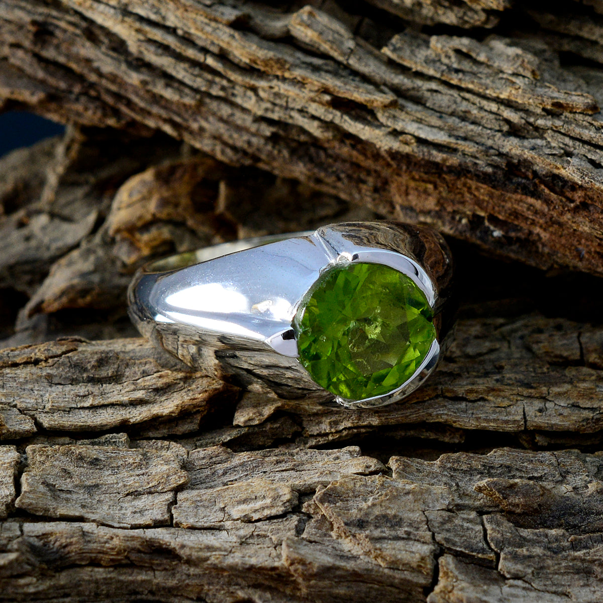 Dewi Contemporary Green Solitaire Ring