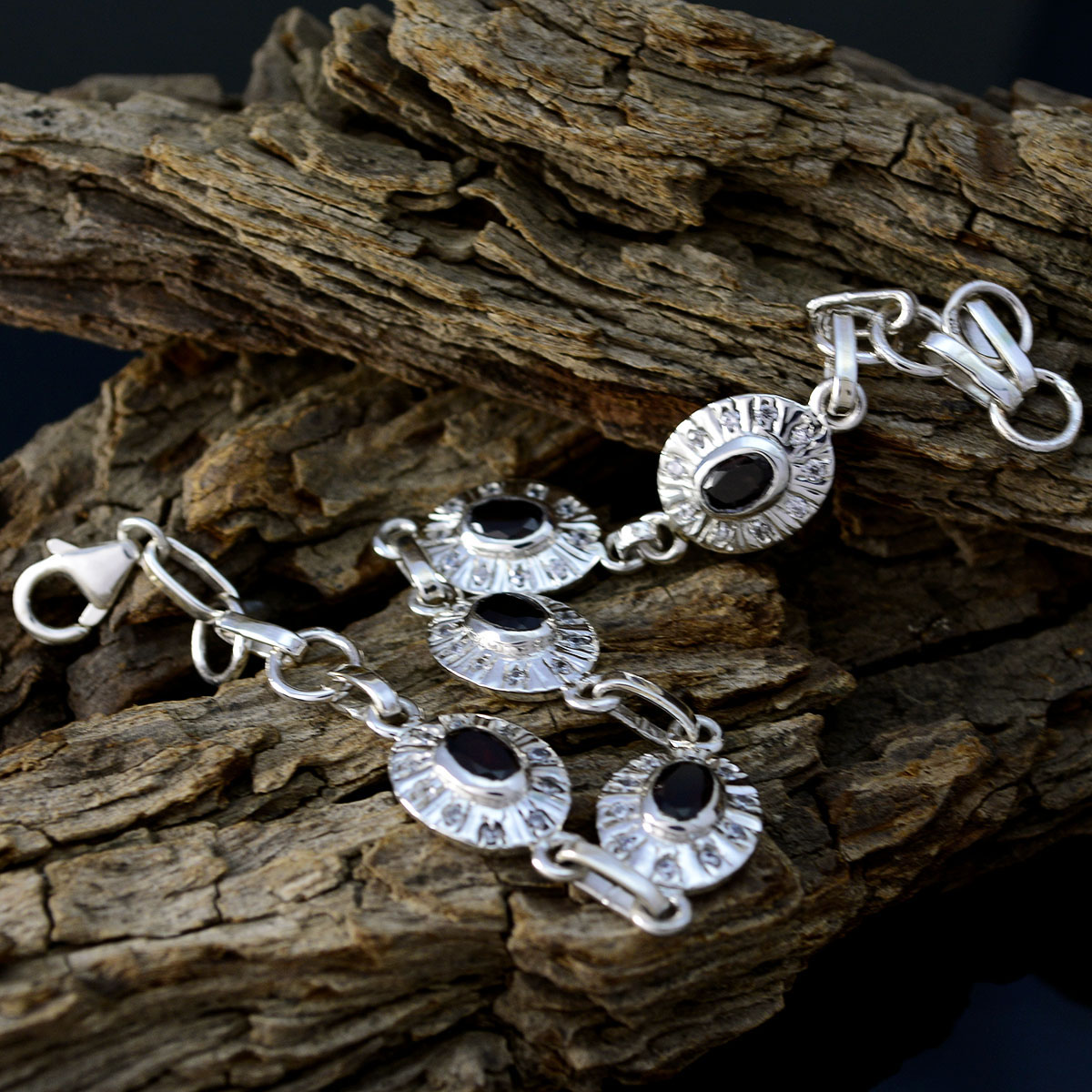 Penelope Daughters Day Bracelet Gift in Stylish Design