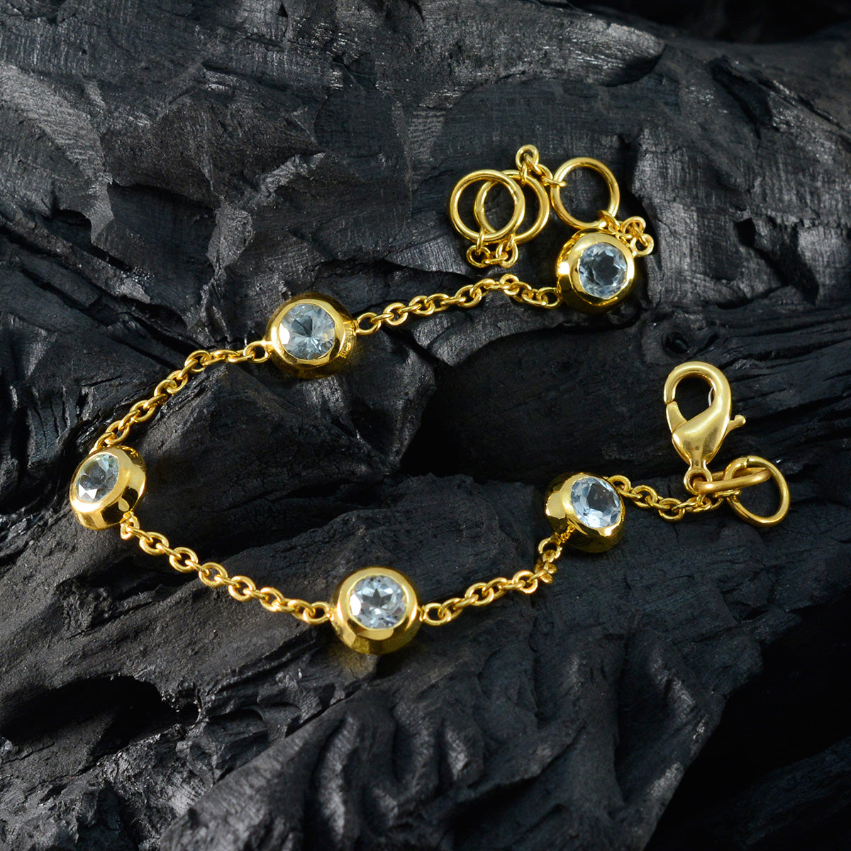 Sofia Elegant Blue Chain Bracelet for Fashion Lovers