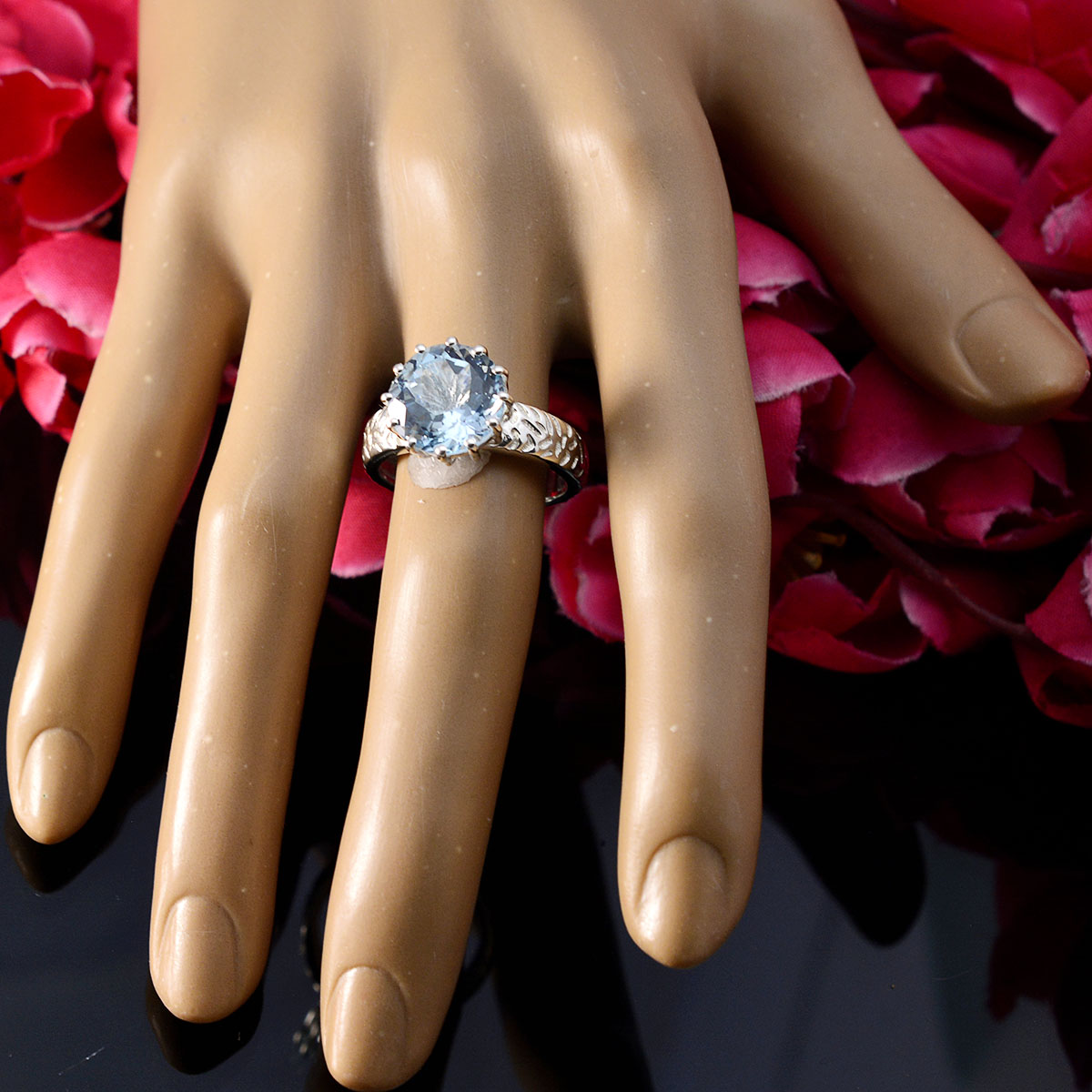 Lorena Feminine Blue Solitaire Ring