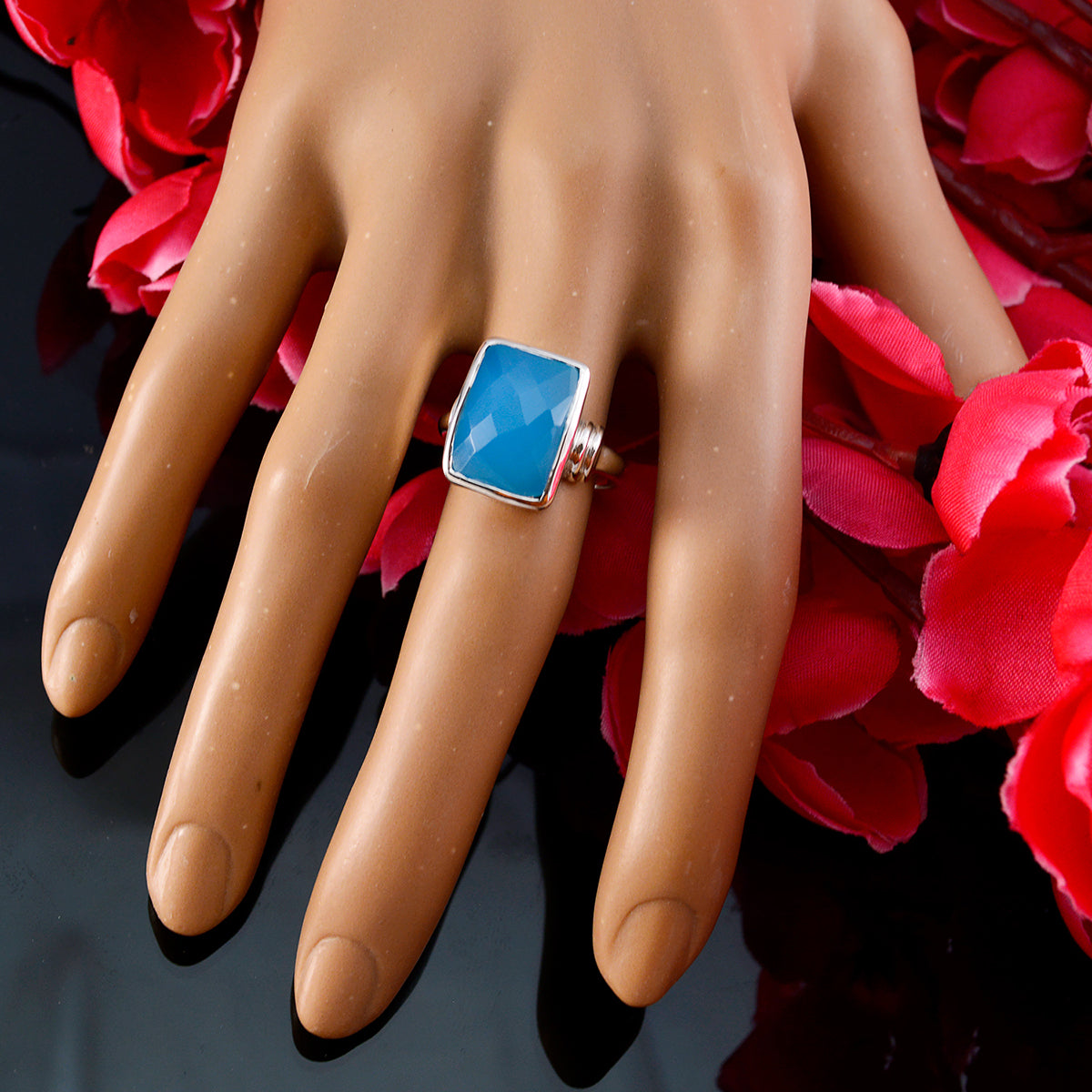 Florencia Signet Blue Solitaire Ring