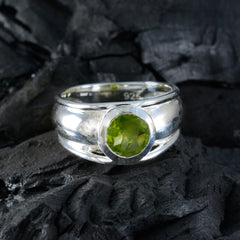 Julieta Glamorous Green Solitaire Ring