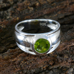 Julieta Glamorous Green Solitaire Ring