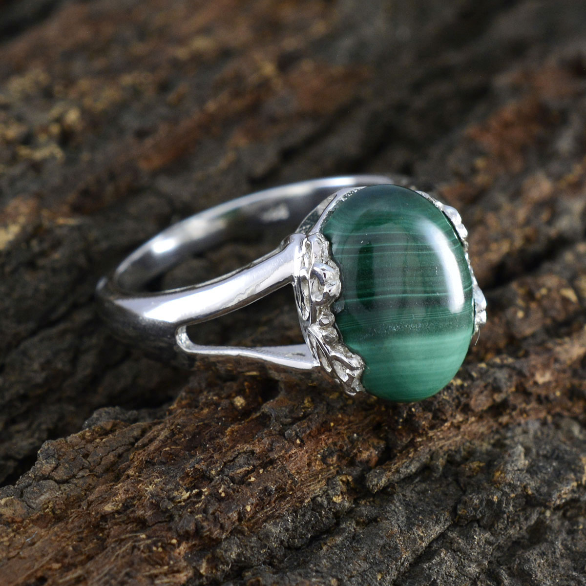 Noelia Green Solitaire Ring for Women with Gemstone