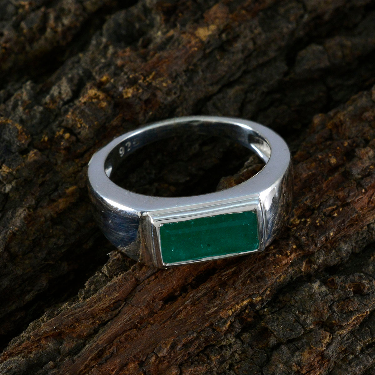 Meera Romantic Green Solitaire Ring
