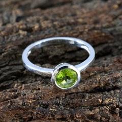 Ji-eun Elegant Green Solitaire Ring with Gemstone