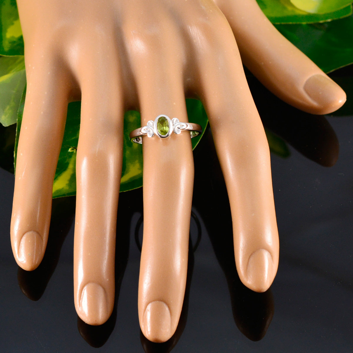 Ji-eun Contemporary Green Solitaire Ring